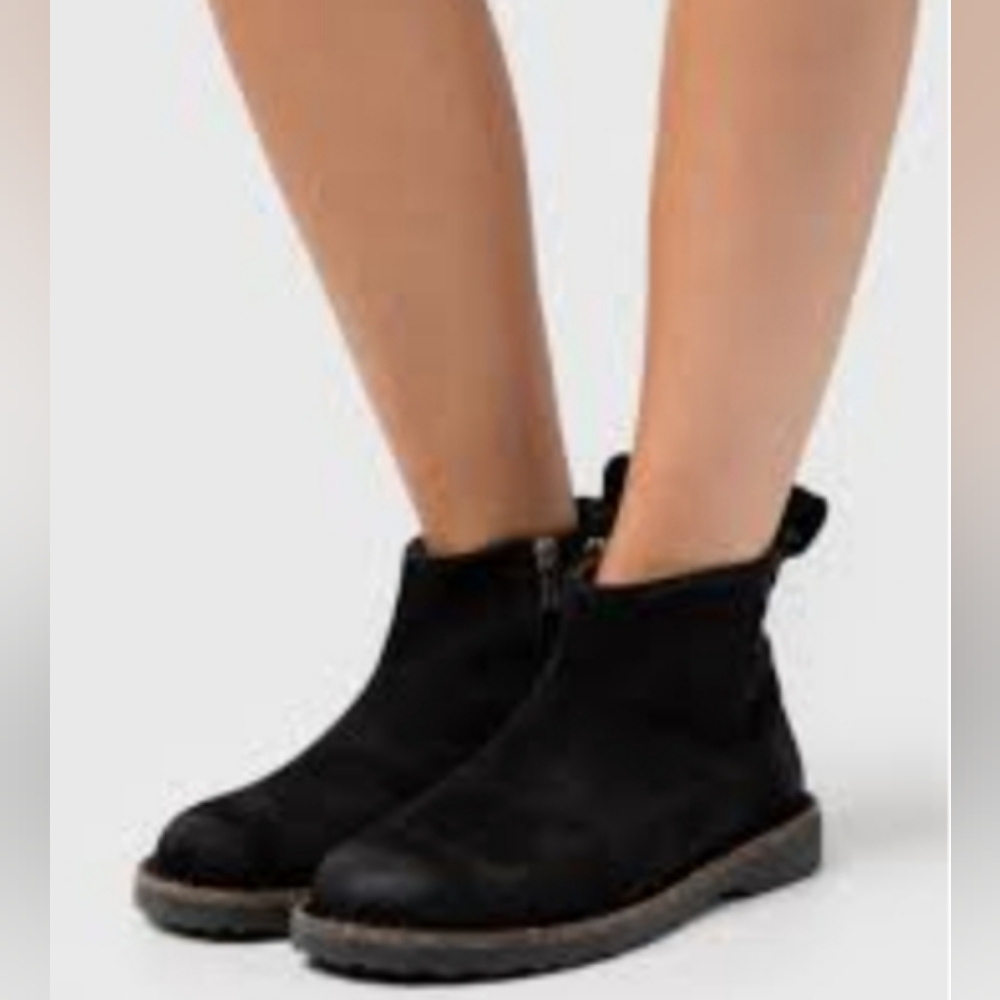 Birkenstock Melrose Black Suede Ankle Boots. Size: EU 39 US 8 | 8.5.